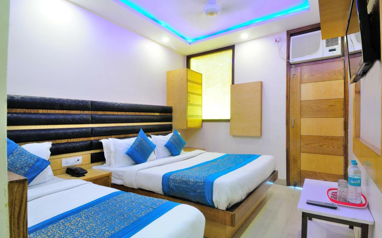 Hotel Lahorimal Deluxe นิวเดลี ภายนอก รูปภาพ